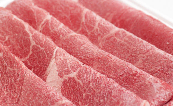 「黒毛和牛 赤身モモ肉 すき焼き用」500g - Image 2