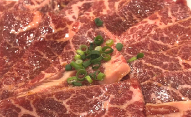 「黒毛和牛切り落し たれ漬け焼肉用」500g - Image 2