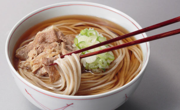 テーブルマーク「石臼挽き肉そば」251g - Image 2