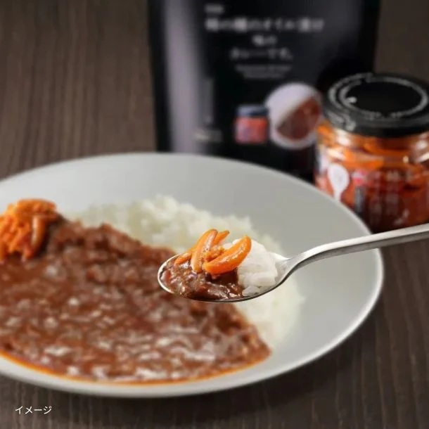 阿部幸製菓「柿の種のオイル漬け味のカレーです やみつきにんにくラー油味(中辛)」160g