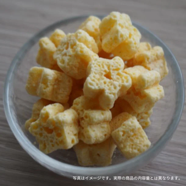 ギンビス「そのままでも牛乳をかけてもおいしいしみチョココーン ホワイトミルク味」44g - Image 2