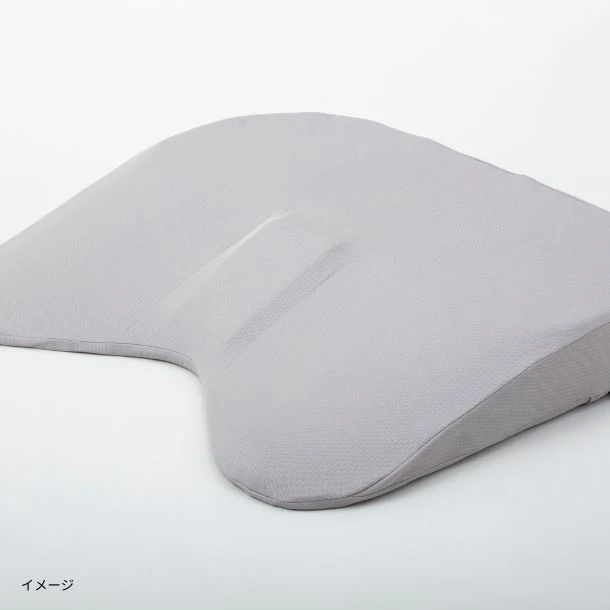「寝るだけで胸を開くピロー グレー」 - Image 2