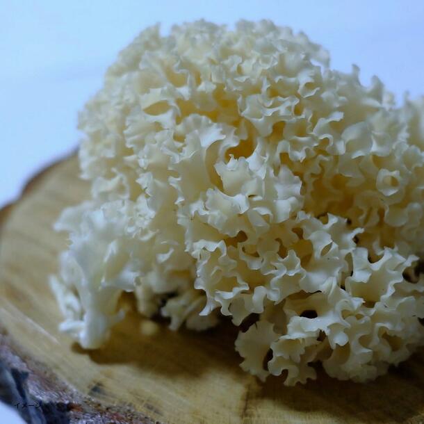 「花びら茸と小松菜のお味噌汁」 - Image 3