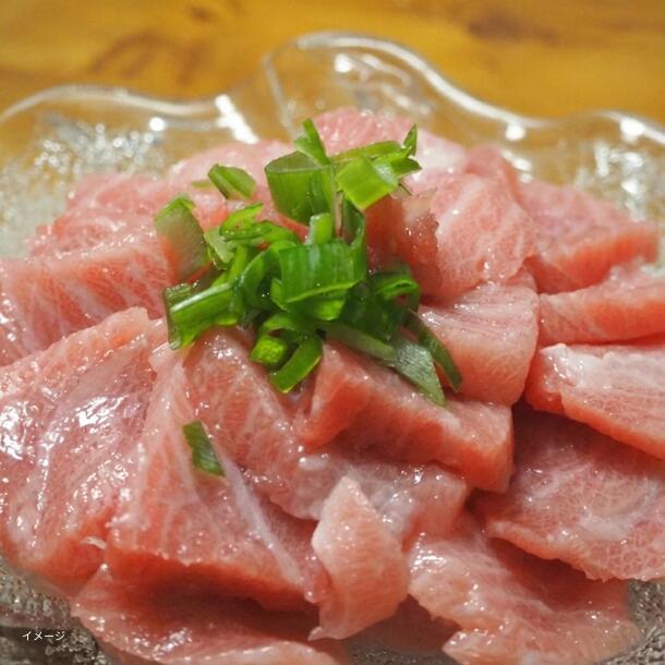 「本まぐろ中トロ サイズ・大きさ・不揃い柵」約1kg - Image 3